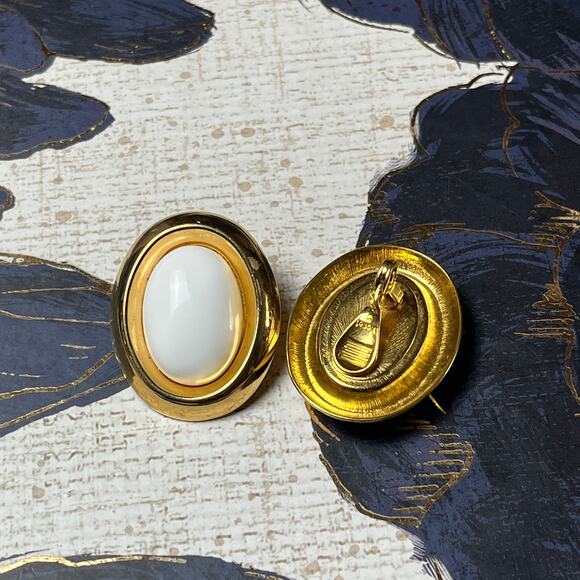 MONET White Faux Stone Gold Tone Clip On Earrings - Picture 2 of 5